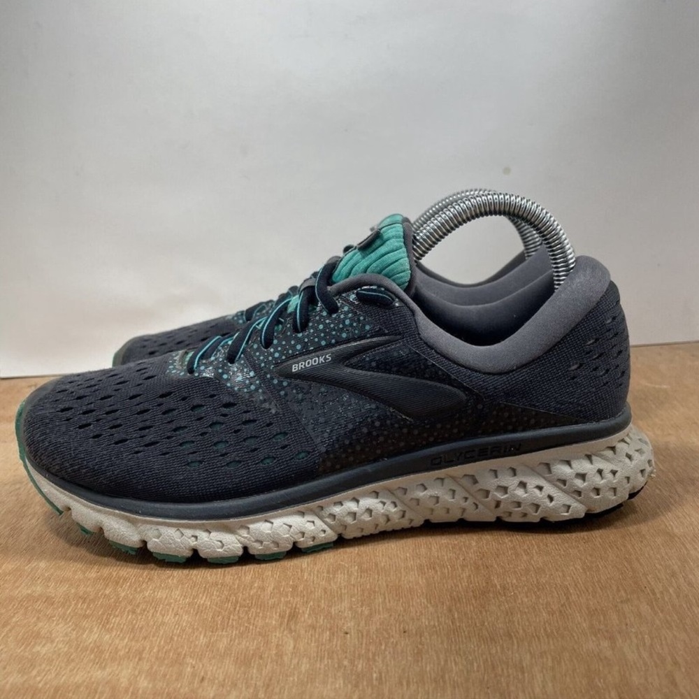 Hoka tennis shoe navy